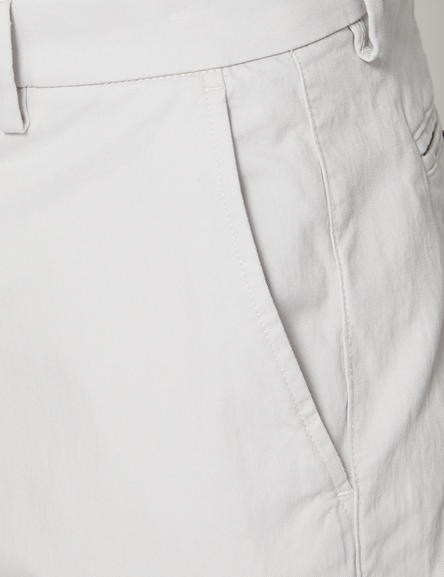 GapFlex Essential Khakis in Straight Taper