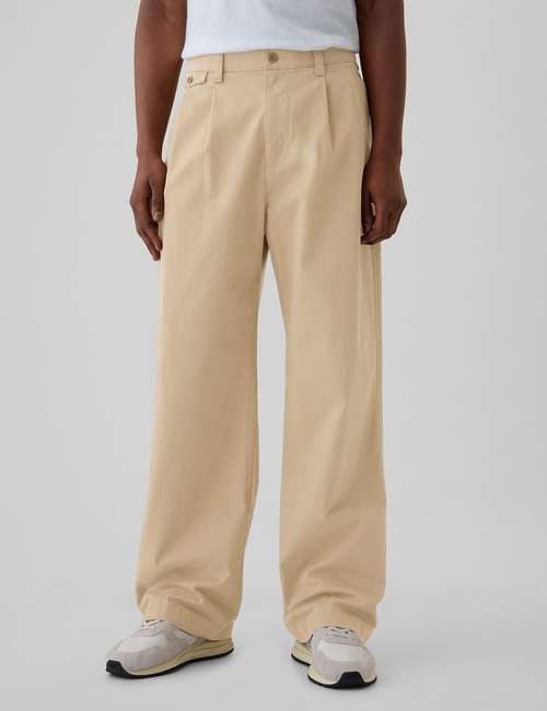 Modern Pleated Khakis in Baggy Fit