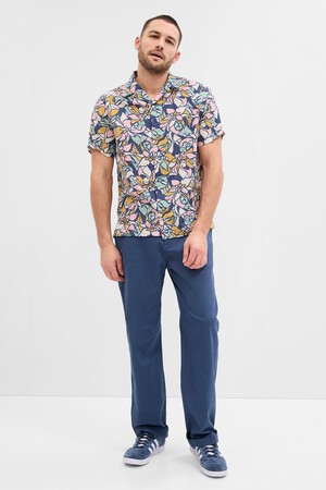 GapFlex Essential Khakis in Loose Fit with Washwell