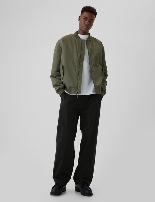 Modern Khakis in Baggy Fit with GapFlex