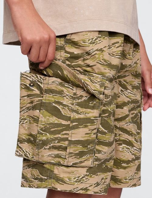 LOOSE PARACHUTE SHORT