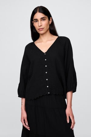 بلوزة نسيج مجعد بفتحة رقبة V مطرزة