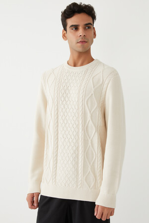 Relaxed Cable-Knit Sweater