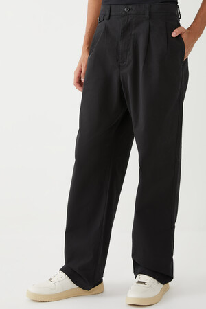 Modern Pleated Khakis in Baggy Fit