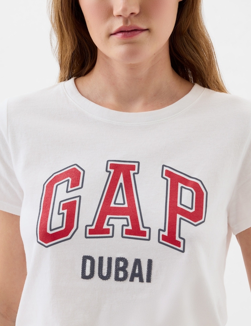 تي شيرت بشعار جاب وDubai بقصة ضيقة