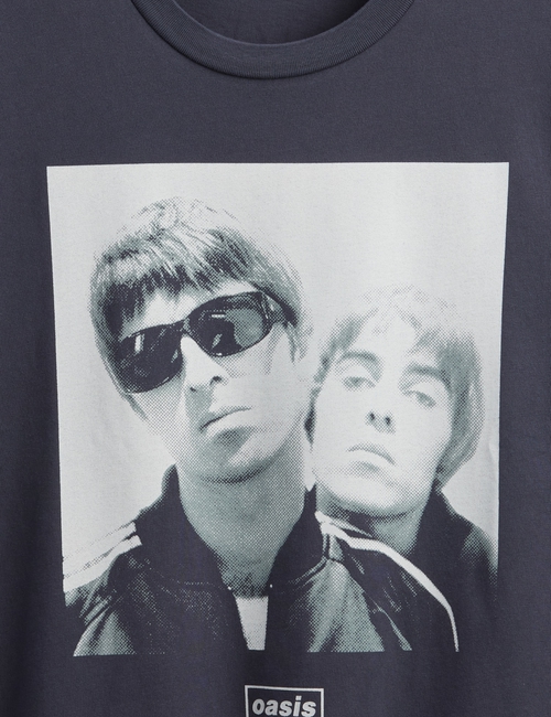 تي شيرت بطبعة كلمة Oasis