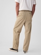 Modern Khakis in Baggy Fit