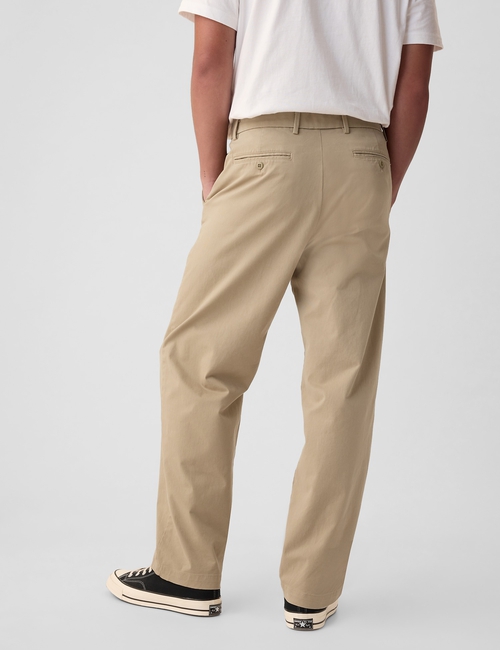 Modern Khakis in Baggy Fit