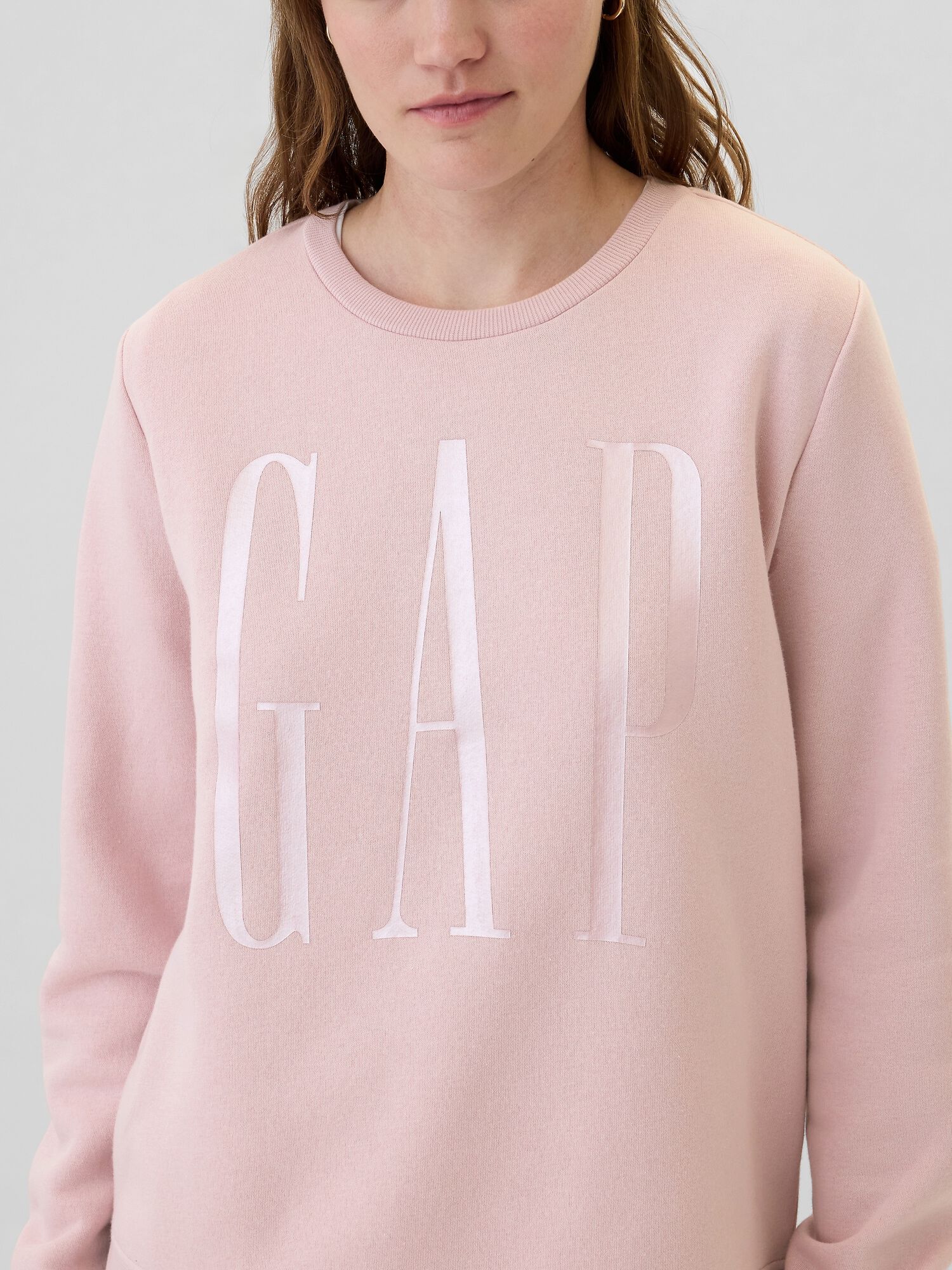 Gap logo sweatshirt womens clearance