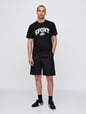 تي شيرت بقصة فضفاضة وبشعار Gap Sport