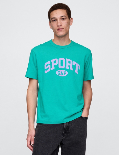 تي شيرت بقصة فضفاضة وبشعار Gap Sport