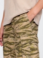 LOOSE PARACHUTE SHORT