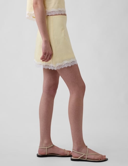 LACE TRIM MINI SKORT - LINEN