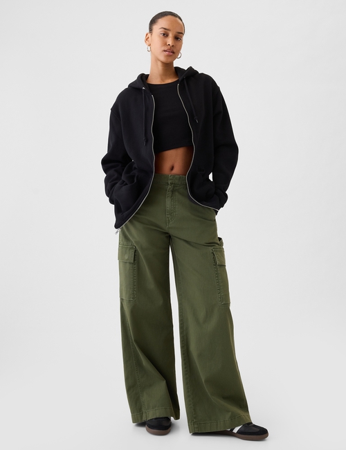 كنزة بغطاء رأس ناعمة بلون باهت