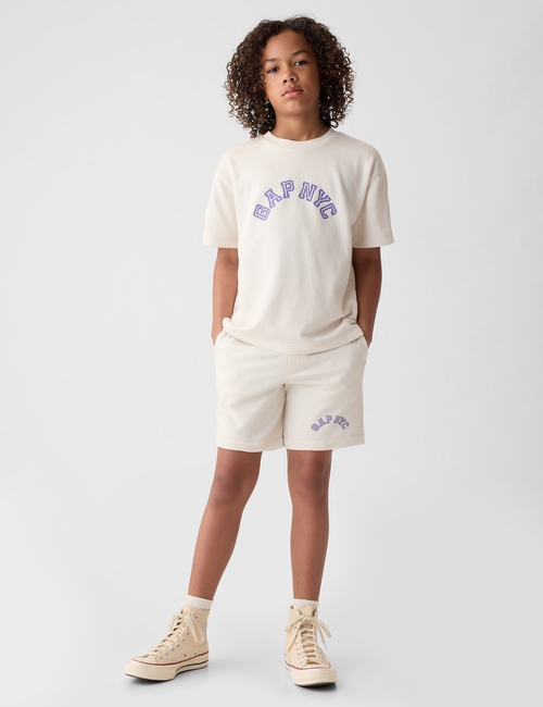 سويت شيرت بأكمام قصيرة وشعار جاب وNYC للأطفال