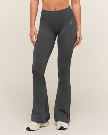 Everyday Seamless Flared Leggings