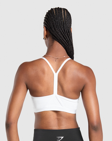 حمالة صدر رياضية بياقة على شكل حرف V