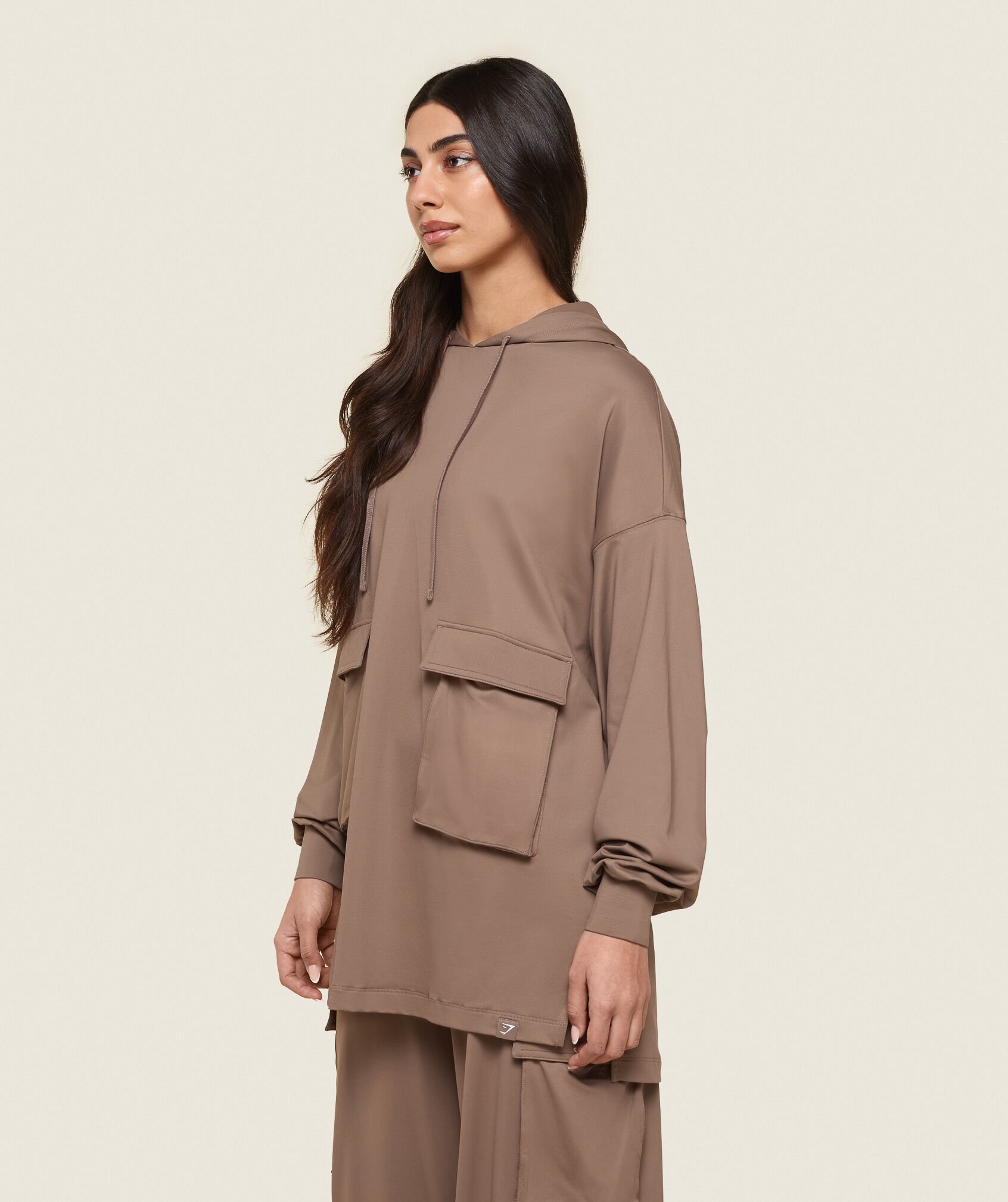 هودي جي اس × لينا ديب بقصة فضفاضة هودي جي اس × لينا ديب بقصة فضفاضة