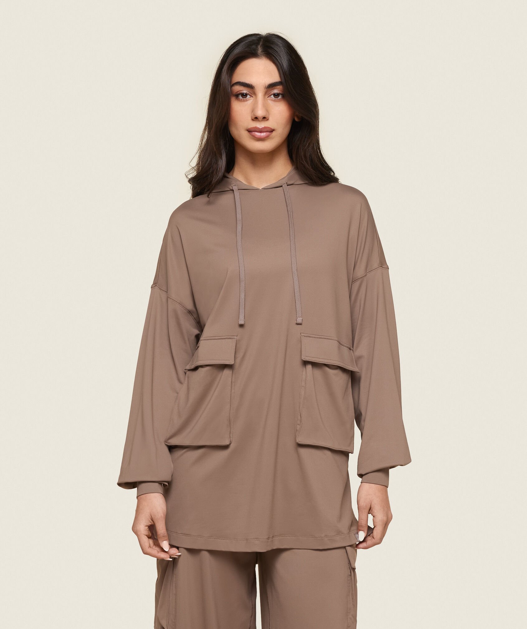 هودي جي اس × لينا ديب بقصة فضفاضة هودي جي اس × لينا ديب بقصة فضفاضة