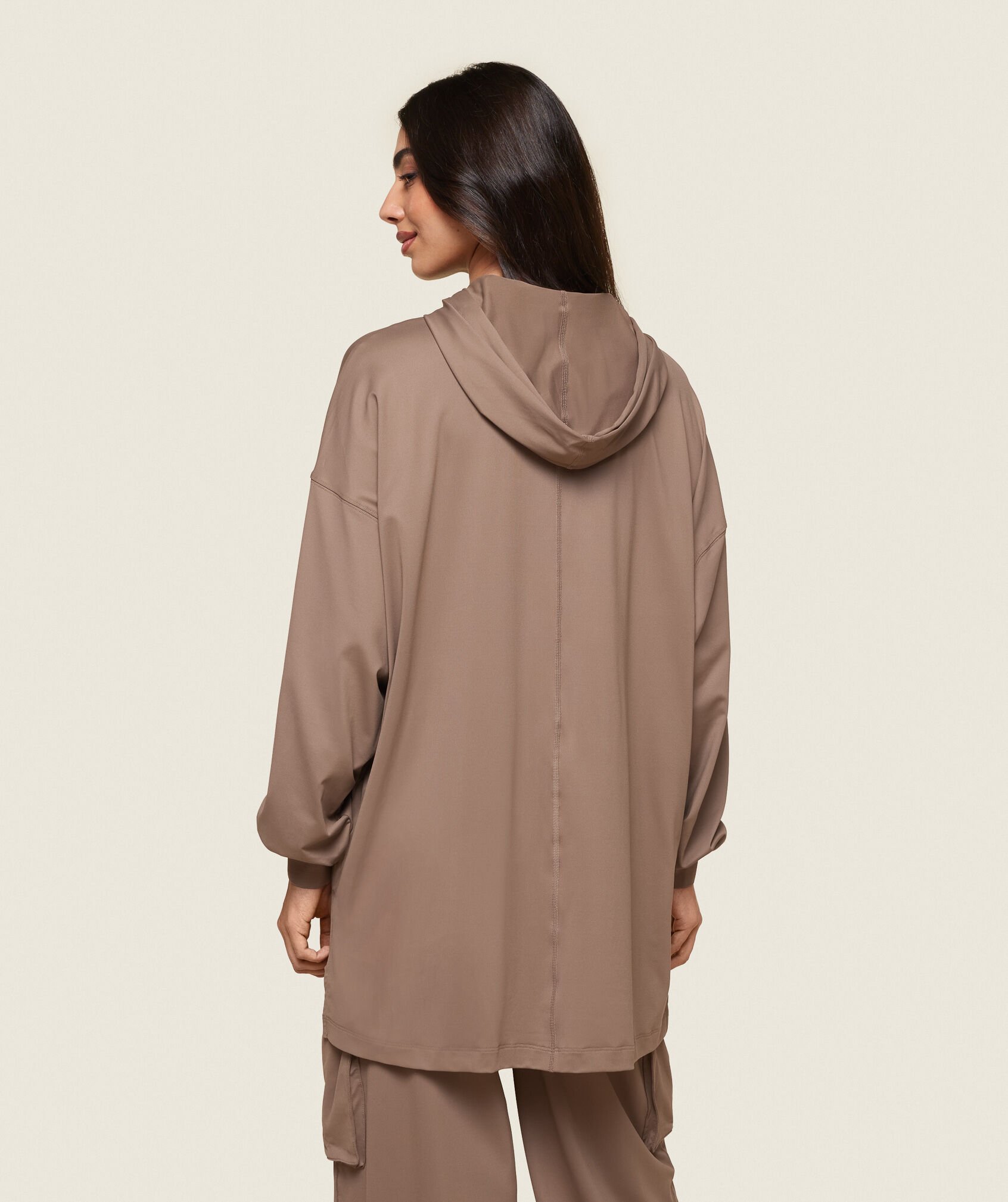 هودي جي اس × لينا ديب بقصة فضفاضة هودي جي اس × لينا ديب بقصة فضفاضة