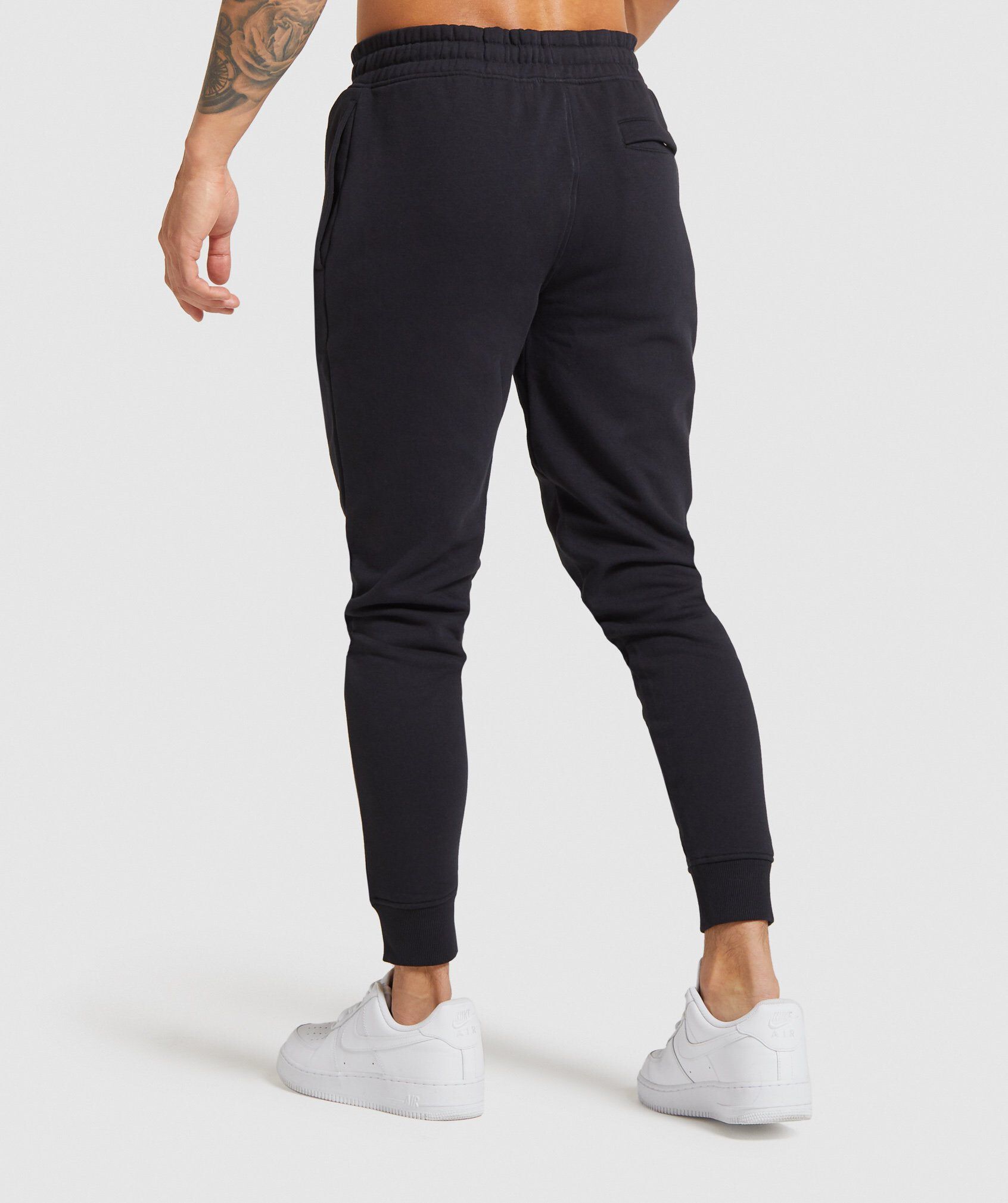 Shop Crest Joggers Black Gymshark Kuwait