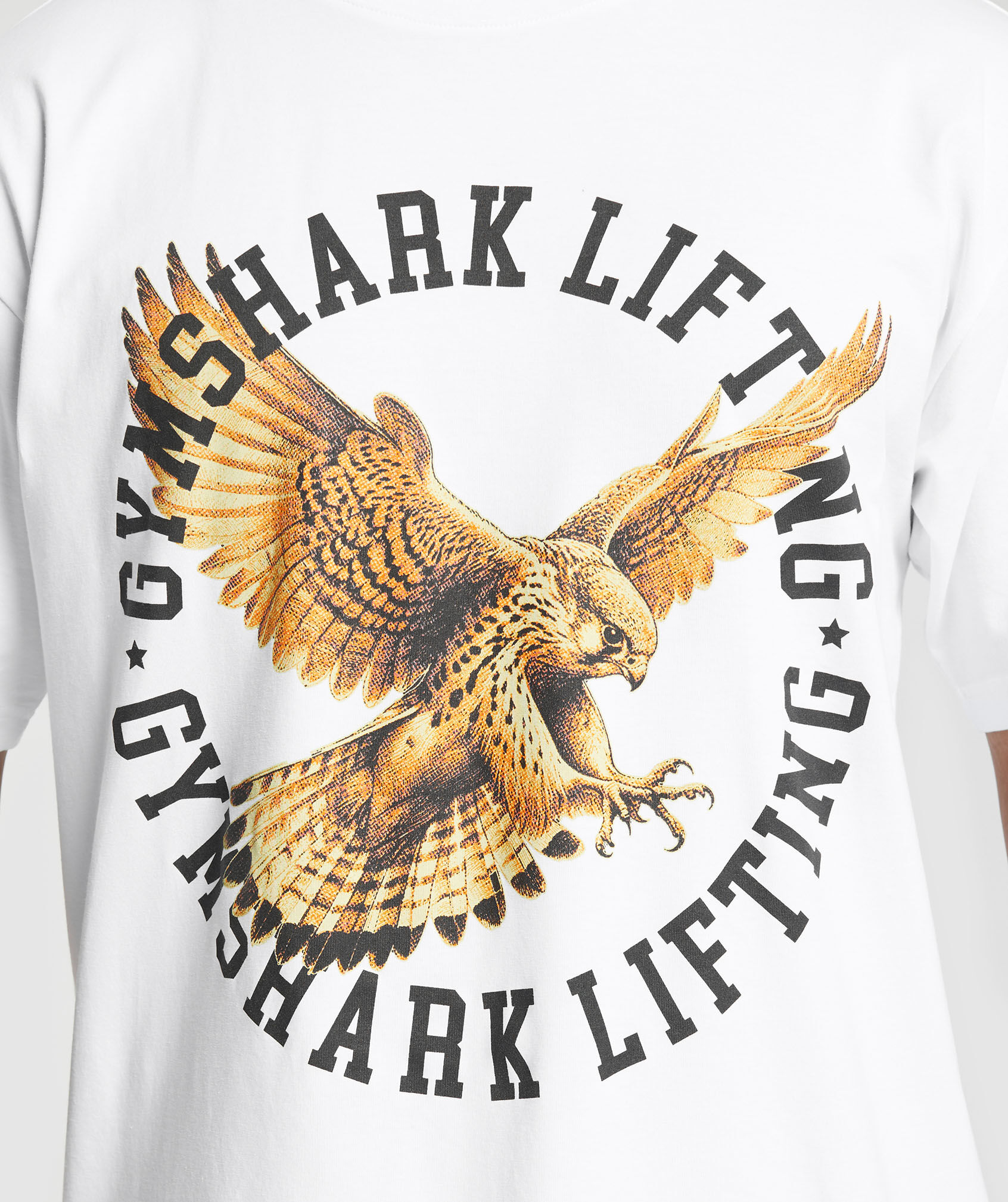 تيشيرت ليفتينغ بقصة فضفاضة ونقشة غرافيك بشعار الماركة