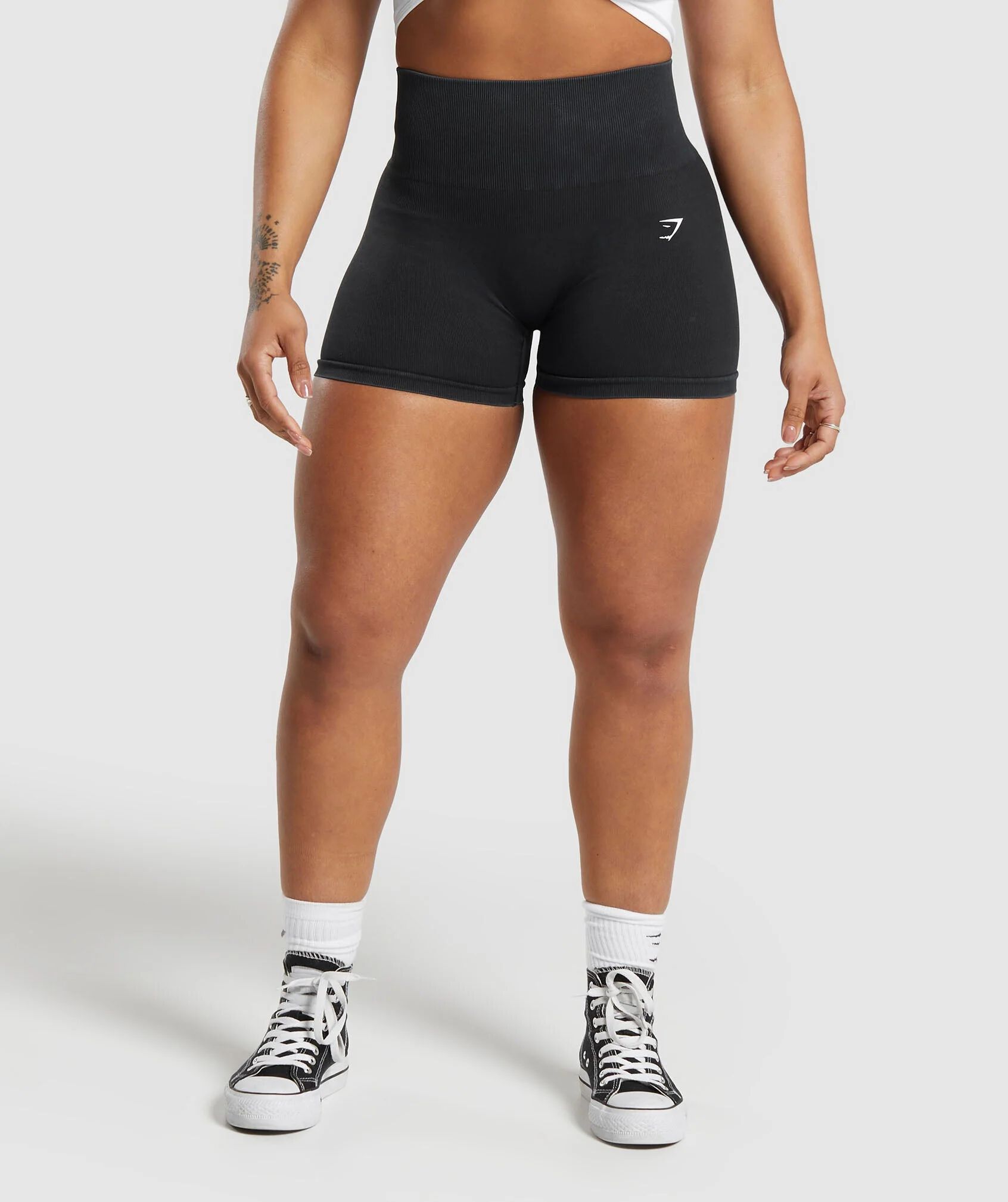 Gains Seamless Short