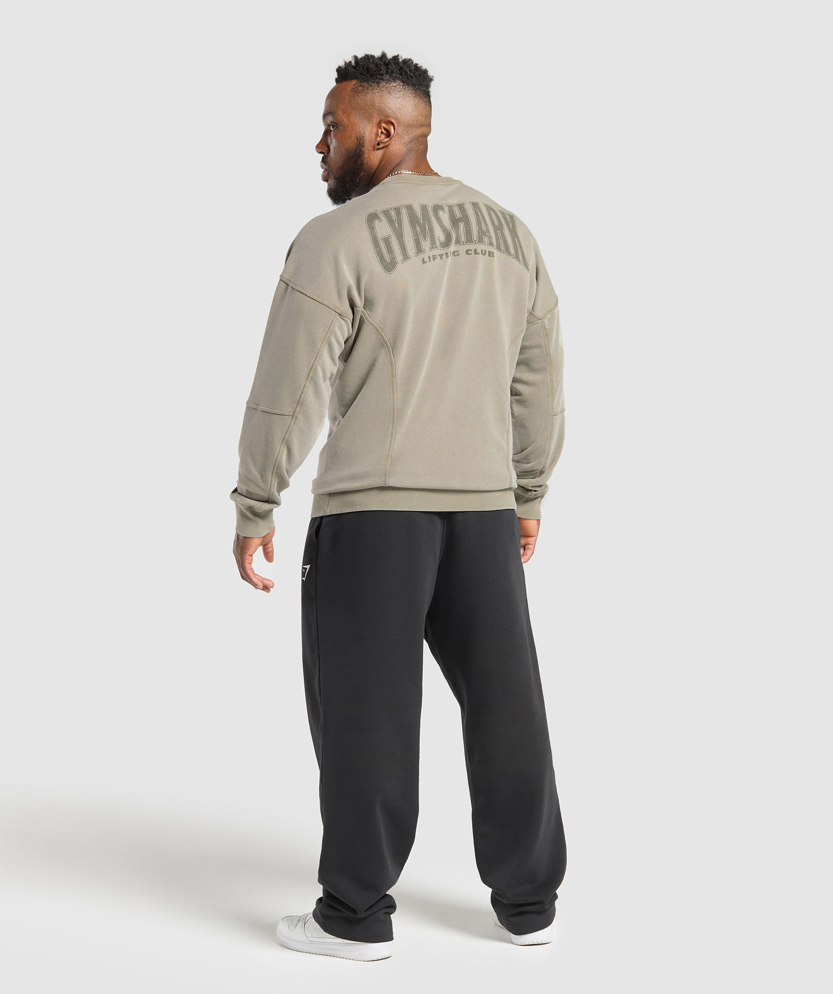 تيشيرت هيرتدج بياقة ضيقة ولون باهت