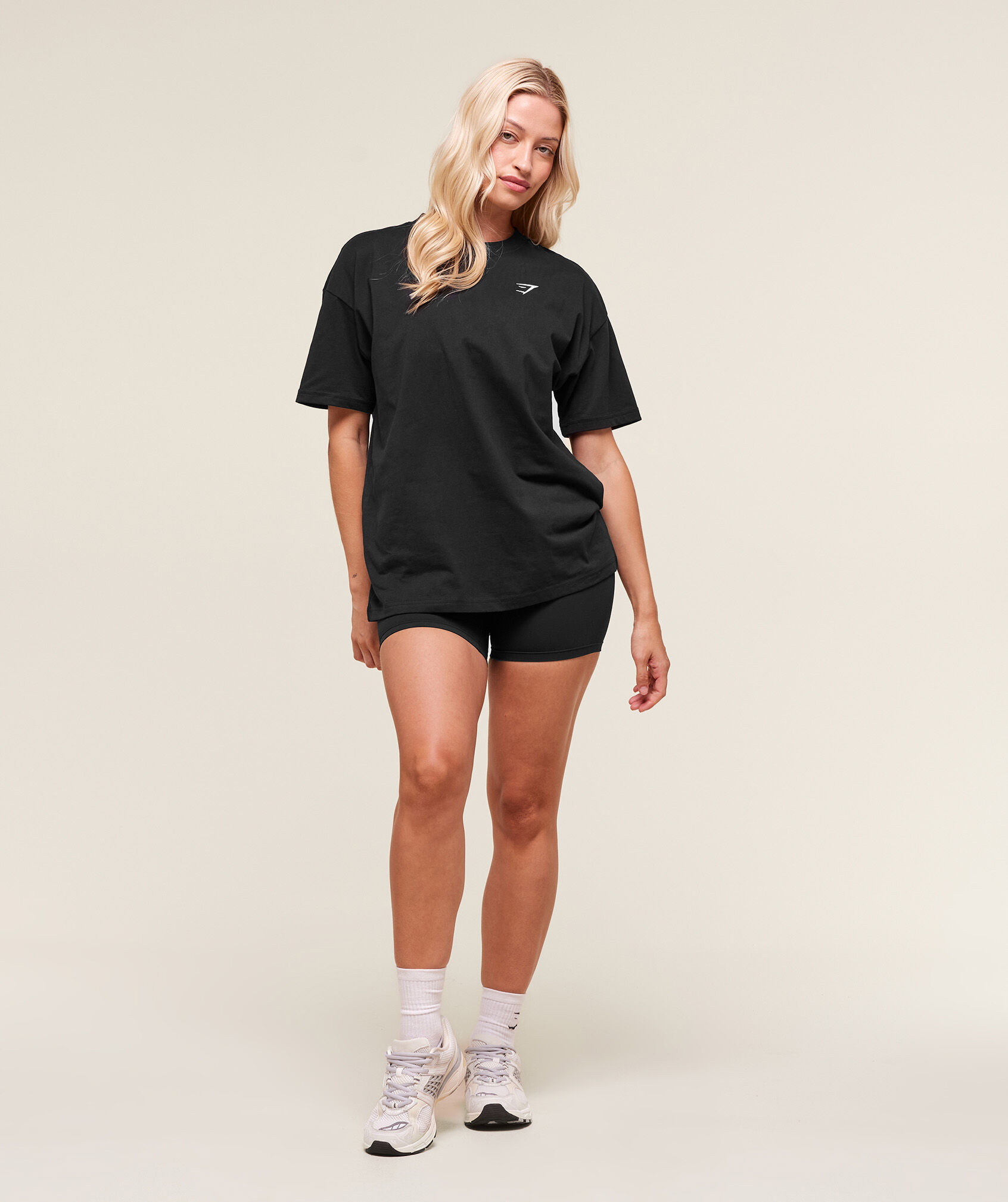 تيشيرت ترينيغ بقصة فضفاضة تيشيرت ترينيغ بقصة فضفاضة