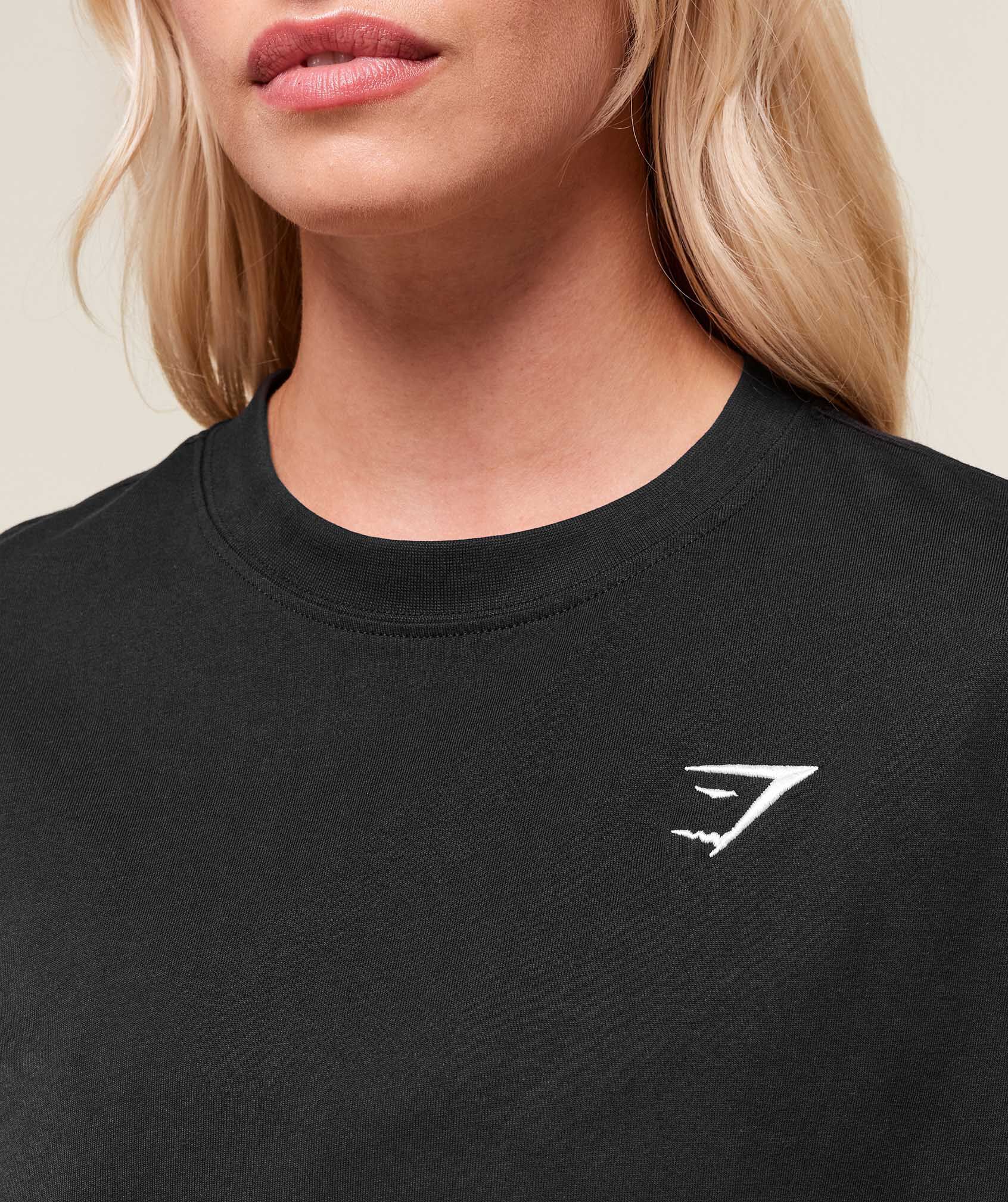 تيشيرت ترينيغ بقصة فضفاضة تيشيرت ترينيغ بقصة فضفاضة