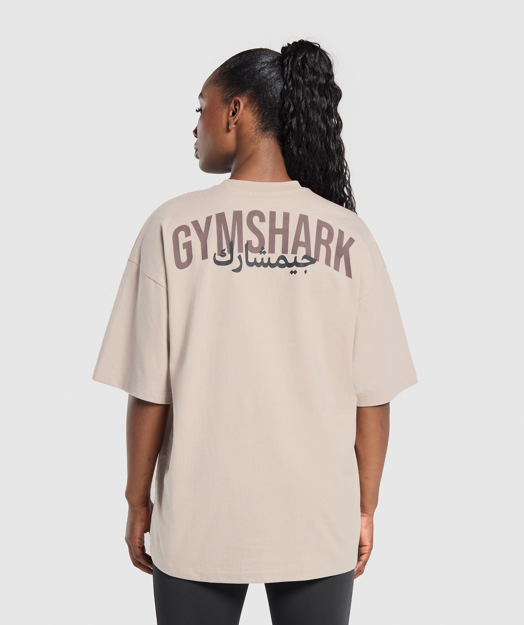 Shop Power Overlay OS Baggy Tee GFX Stone Pink - Gymshark Oman