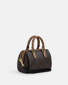 حقيبة كروس بودي روان صغيرة بتصميم مقسم بألوان قماش قنب مغلف بشعار الماركة