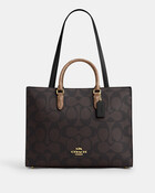 حقيبة يد ماجي قماش قنب مقسم بألوان ومحفور بشعار الماركة