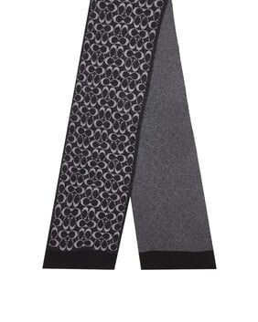 وشاح بنقشة حرف شعار الماركة