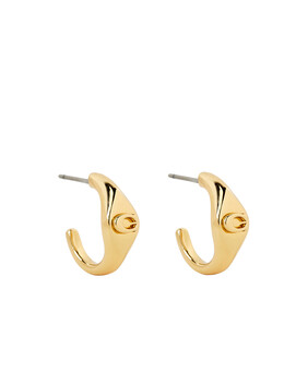 أقراط هاجي بشعار الماركة مرصعة بأحجار زركونيا مكعبة، نحاس مطلي