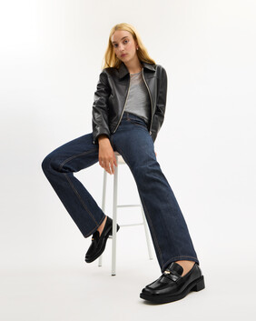 حذاء سهل الارتداء بمقدمة مربعة