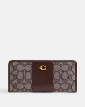 محفظة ايسنشال بتصميم رفيع جاكار محفور بشعار الماركة