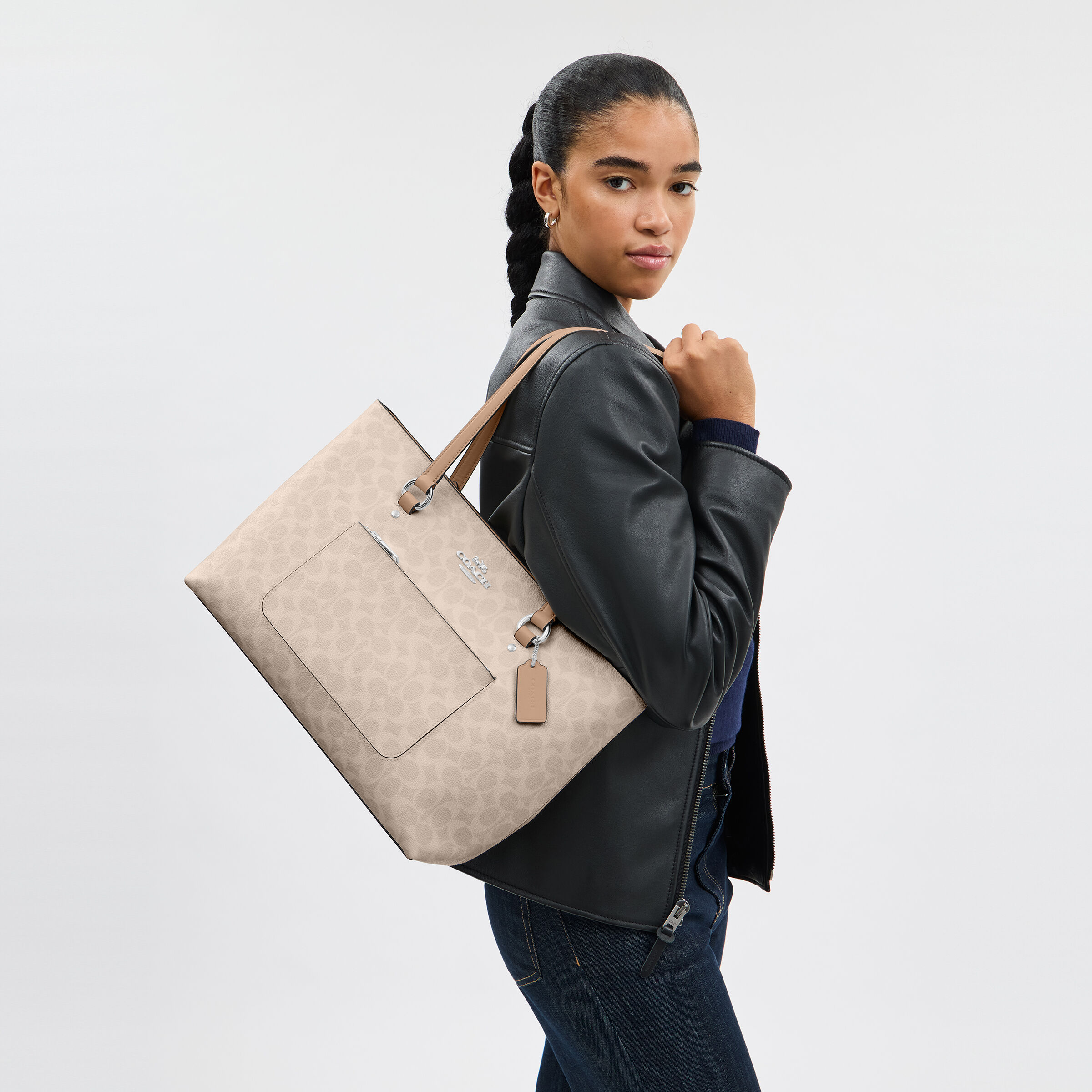 Buy COACH Station Tote Bag In Signature Canvas BEIGE Online in UAE