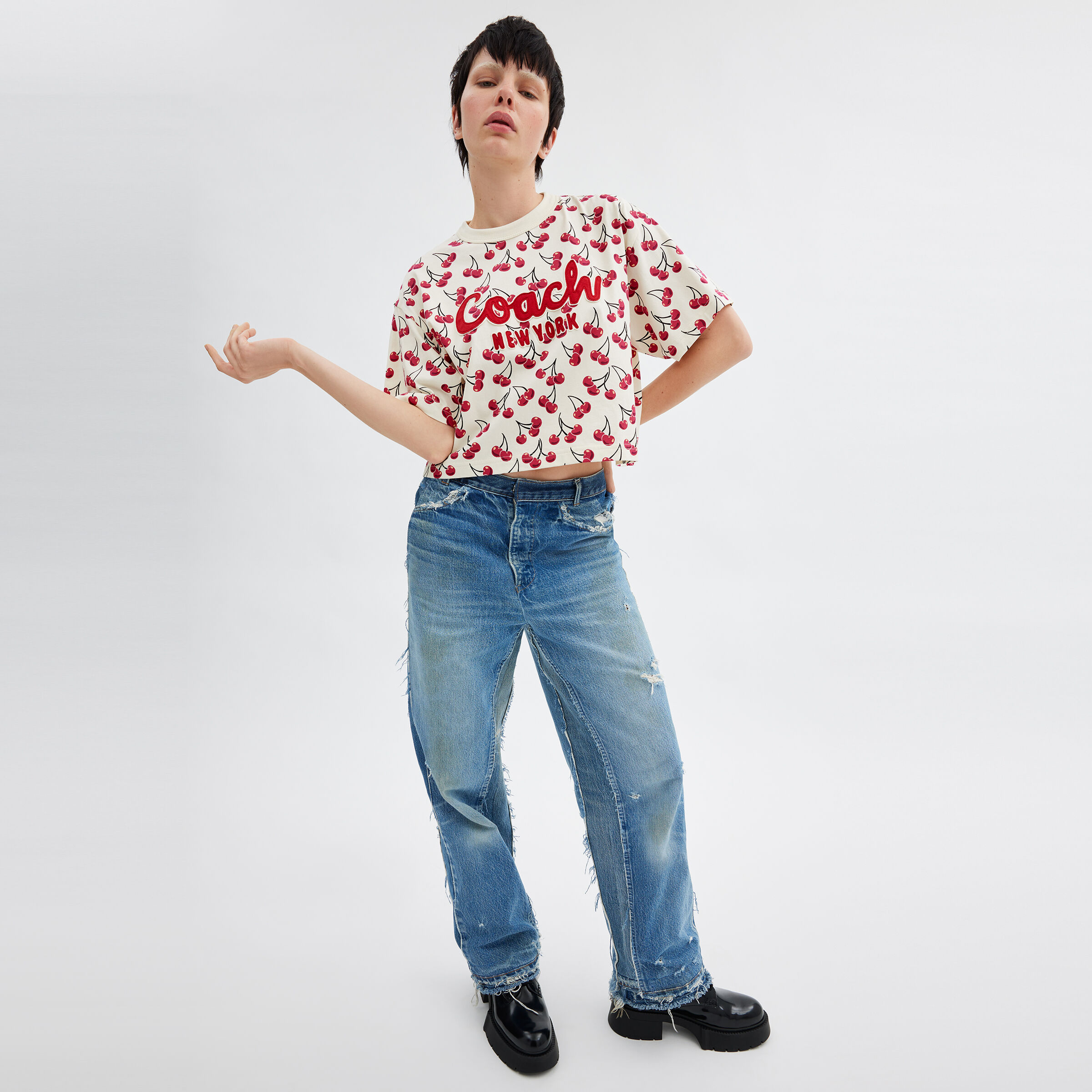 コーチ Cherry Cursive Cropped T Shirt In Organic Cotton Buy COACH Cherry Print Cursive Signature Cropped T-shirt In