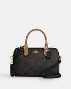 حقيبة ساتشيل روان بتصميم مقسم بألوان قماش قنب محفور بشعار الماركة