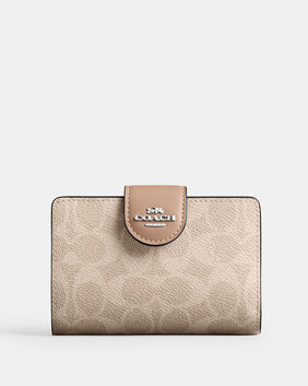 محفظة متوسطة بسحاب جانبي، قماش قنب بشعار الماركة