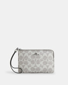 محفظة بسوار معصم وسحاب جانبي قماش قنب مزين بشعار الماركة