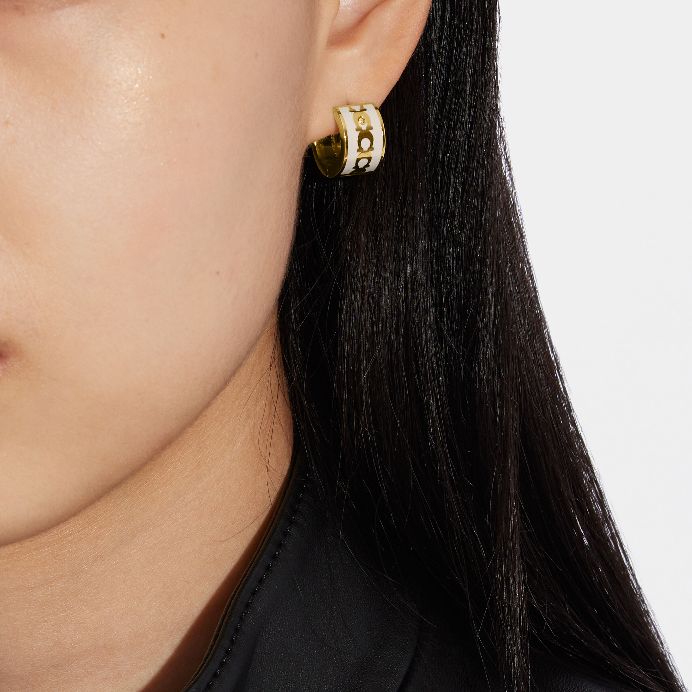 ★海外限定★【COACH】SIGNATURE ENAMEL HOOP EARRINGS ピアス coach-pink-Enamel-C-Hoop-