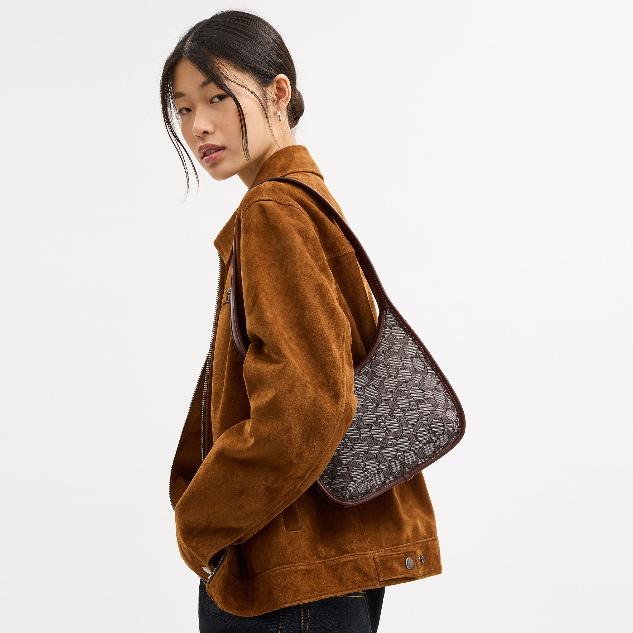 Buy COACH Curve Zip Bag In Signature Jacquard Dbrown Online in UAE
