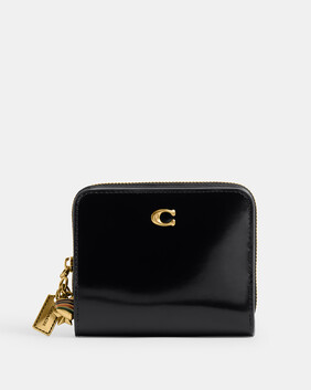 محفظة إسنشال بغطاء قلاب مزينة بحلي